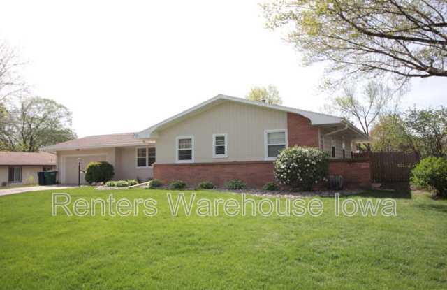 9110 Willard Ct - 9110 Willard Court, Urbandale, IA 50322