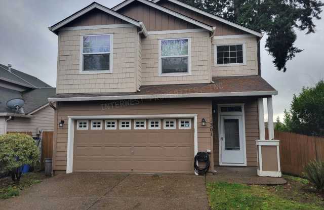 *1ST MONTH'S RENT FREE PROMO* Large 3 Bed 2.5Ba Vancouver Beauty W/ Gas Fireplace, Dog Run, Fenced Yard  So Much More! - 11301 Northeast 105th Street, Five Corners, WA 98662