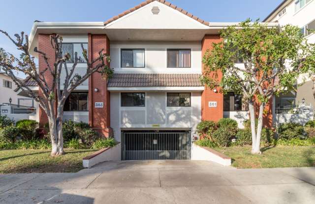 Spacious 3BR Townhouse in Glendale! Gallery 1
