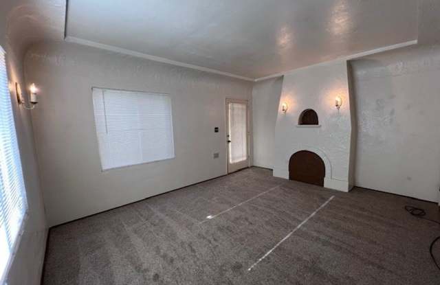 Beautiful Land Park Duplex Gallery 4