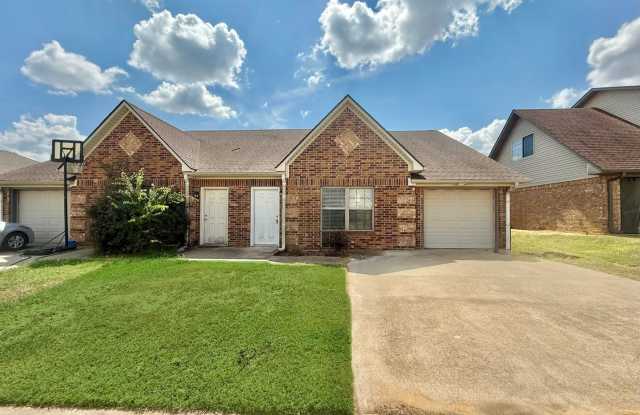 Renovated 3-bed/2-bath with garage! Gallery 1