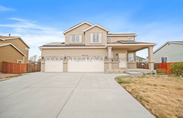 Stunning 5 Bedroom House in Peyton Gallery 1