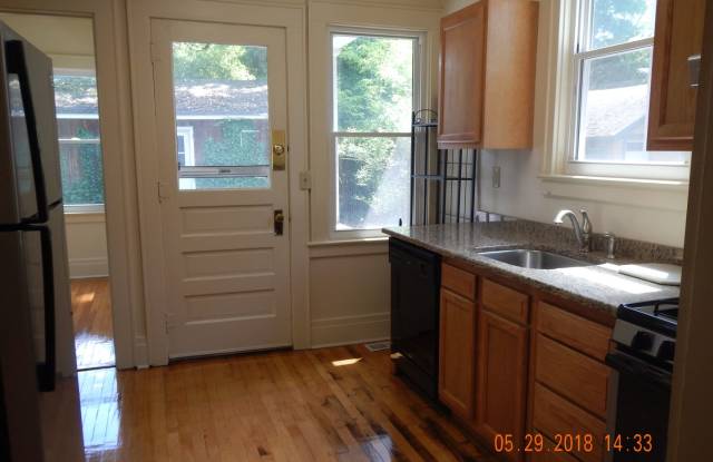 210 Clarke - Available 6/1/27 - Beautiful Corner Lot Home On Quiet Residential Street Gallery 3