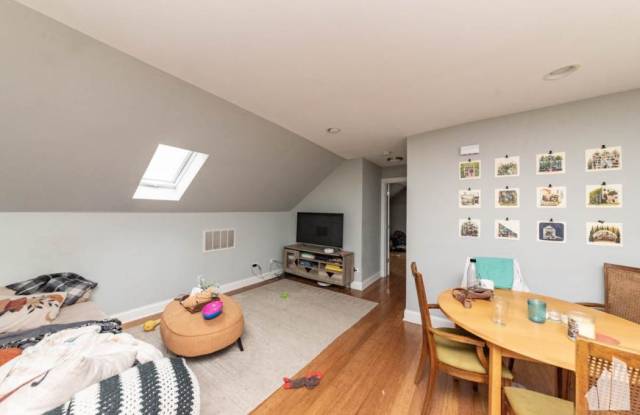 848 N Wood Gallery 4