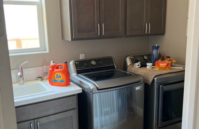 Short Term Rental Located in a Gated Community of Somerset Gallery 4