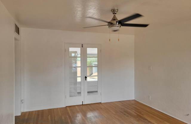 Charming 2-Bedroom Brick Home Near U of A , Banner University Medical Center  I-10 photos photos