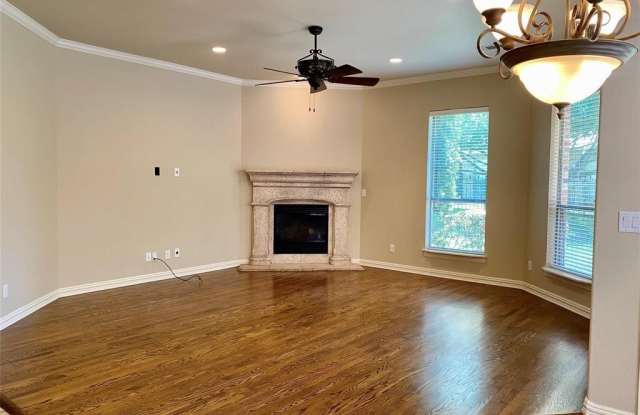 213 Versailles Lane Gallery 3