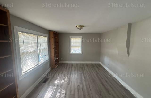 $825 - 2 bed 1 bath - Single Family Home Gallery 3