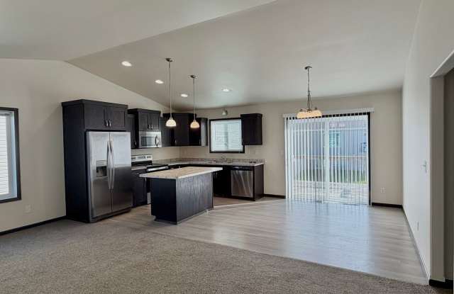 4 Bed 3 Bath Single Family Home Gallery 1