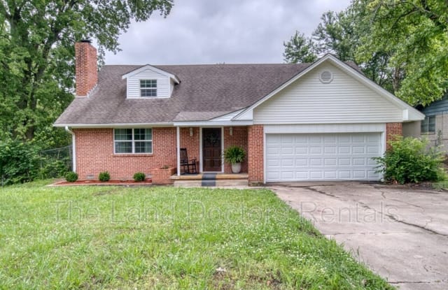 2005 E Foster Dr - 2005 East Foster Drive, Ada, OK 74820