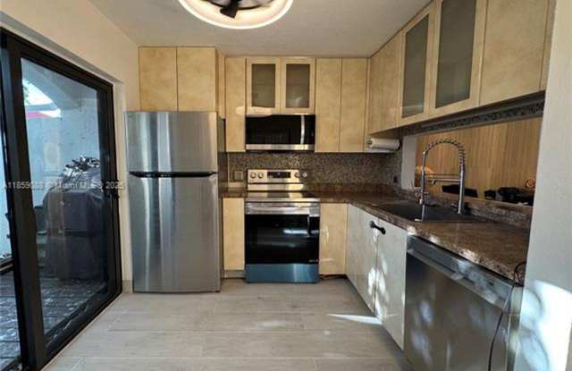 20940 Bay Ct TH 333-3 AVENTURA, FL 33180 photos photos