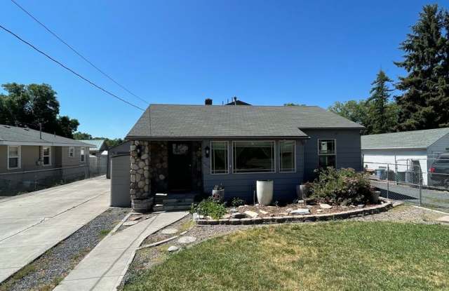 Large 3-Bedroom, 1-Bath Duplex photos photos
