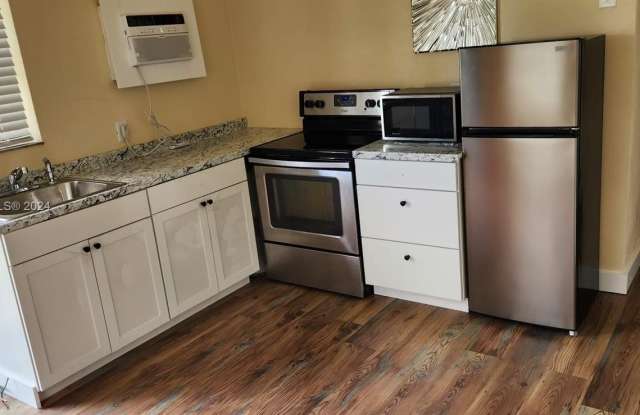 138 NE 13th Ave - 138 Northeast 13th Avenue, Pompano Beach, FL 33060