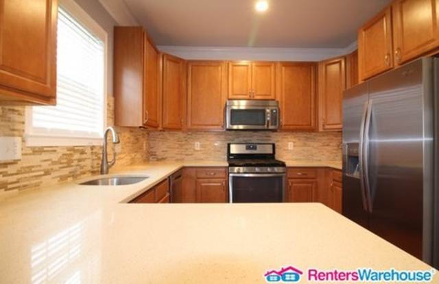 16872 Sea Lawn Plaza Gallery 2