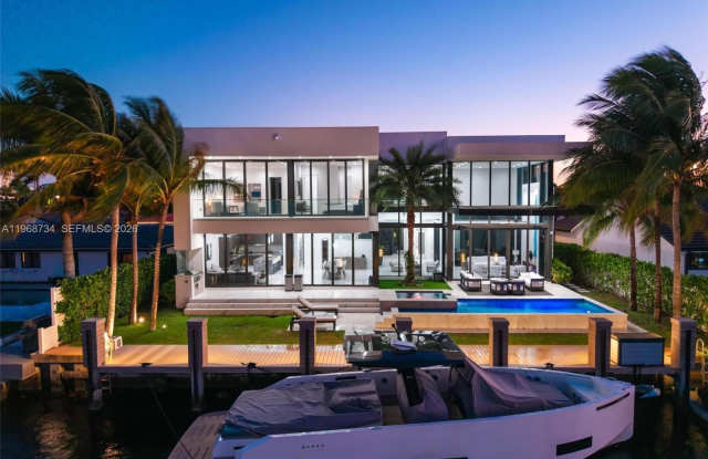 3367 NE 168th St photos photos