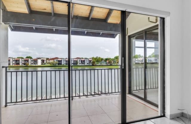 500 W Park Dr photos photos