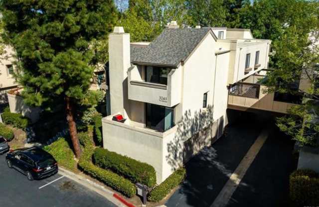 Beautifully Furnished 2 Bed/2.5 Bath Townhome in the Desirable Woodlands of La Jolla photos photos Beautifully Furnished 2 Bed/2.5 Bath Townhome in the Desirable Woodlands of La Jolla photos photos