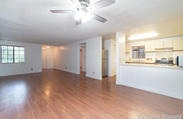 4-bedroom, 2-bath 2 story home in Westloch Estates Gallery 4