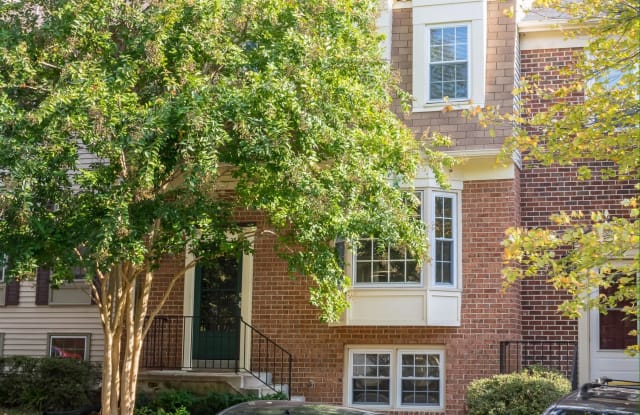 3745 YORKTOWN VILLAGE PASS - 3745 Yorktown Village Pass, Annandale, VA 22003