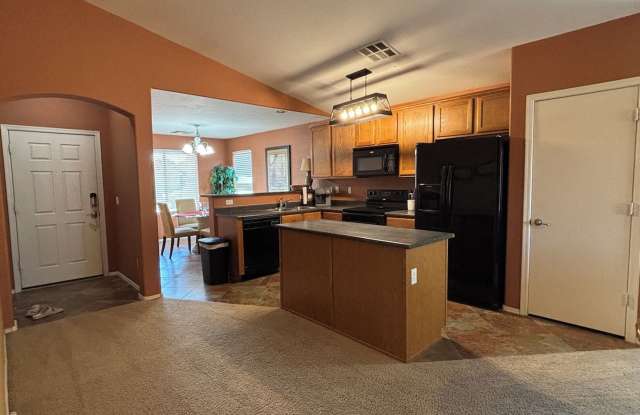Single level, fully furnished 3bd home Gallery 3
