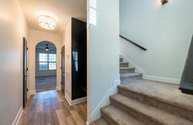806 Richards Court Gallery 3