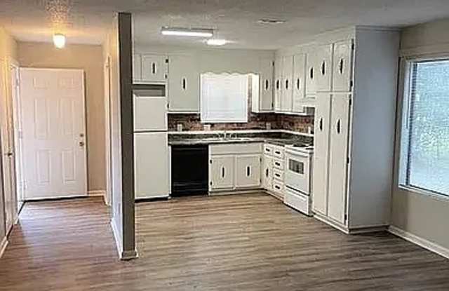 1198 McArthur Gallery 3