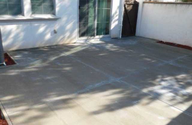 299 E Arrow Highway Gallery 4