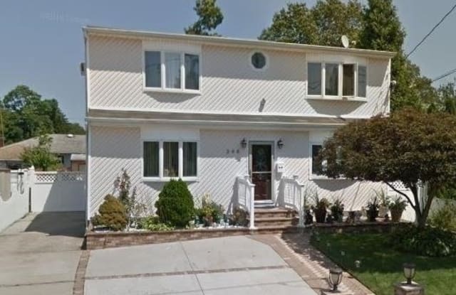 346 S Strong Ave - 346 South Strong Avenue, Lindenhurst, NY 11757