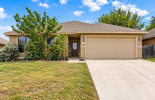 Charming Home Awaits: Spacious & Modern Living in a Prime Location Gallery 1