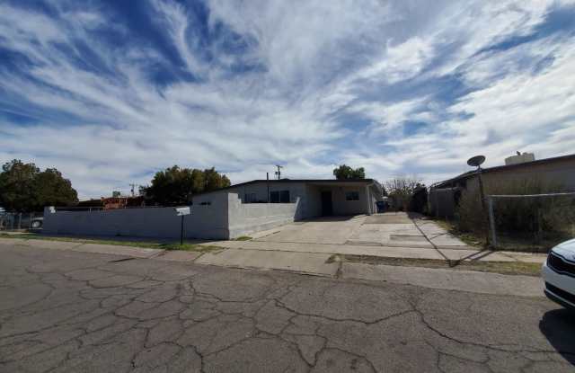 4 bedrooms and 2 bathrooms with A/C. photos photos