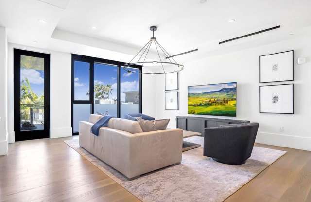 8420 Sunset Blvd - 8420 Sunset Boulevard, West Hollywood, CA 90069