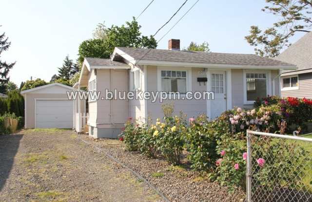 2 Bed, 1 Bath , Bonus Room with Separate Entry in Milwaukie. photos photos