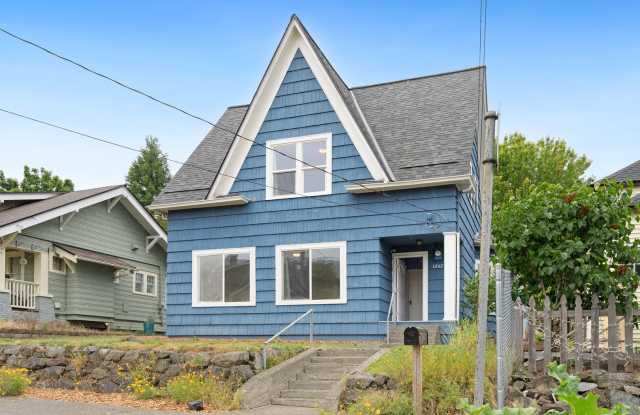 Spacious 4BR Turn-of-the-Century Charmer in the Heart of Bremerton! photos photos Spacious 4BR Turn-of-the-Century Charmer in the Heart of Bremerton! photos photos
