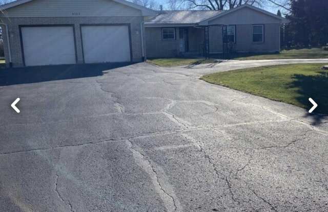 8105 Cloverdale Lane Gallery 2