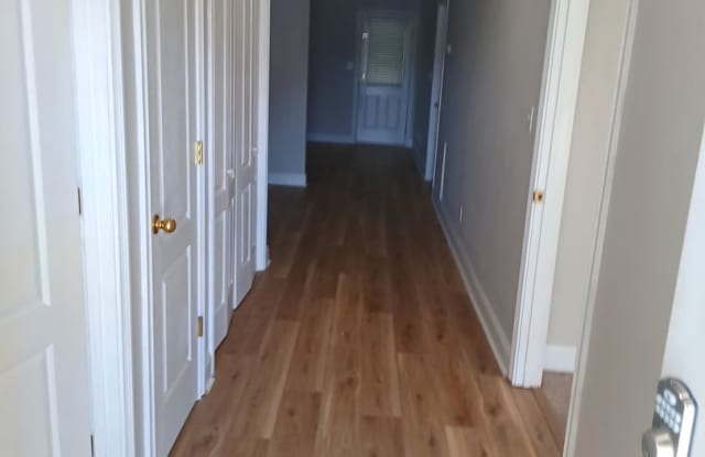 Knoxville 37912 - Available Now! Beautiful 2 Bedroom, 2 bath Condo! - Contact Lisa Vineyard (865) 216-9334 Gallery 3