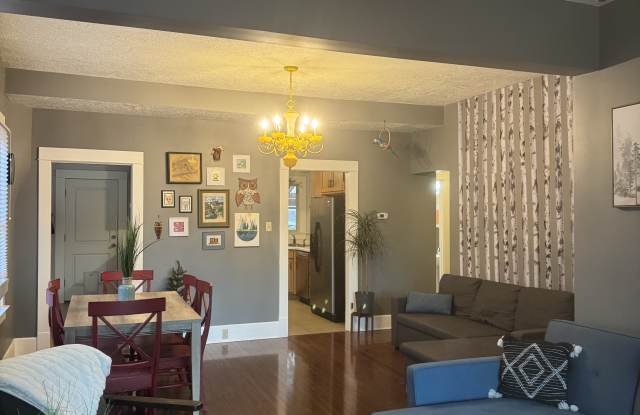 242 E Kelsey Avenue Gallery 1
