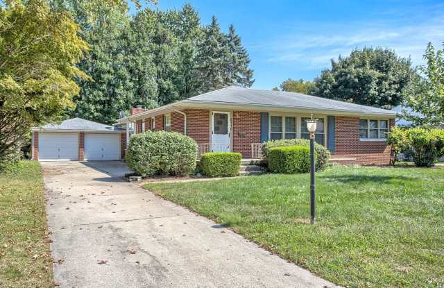 3 bedroom, 2 bath Ranch -AVAILABLE AUGUST photos photos