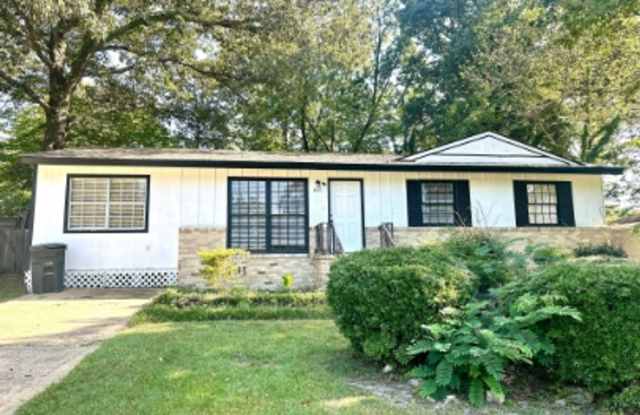 Bright  Airy 3-Bedroom home with Bonus Den photos photos