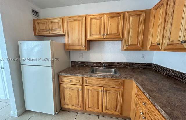 8287 NE Miami Ct Gallery 3