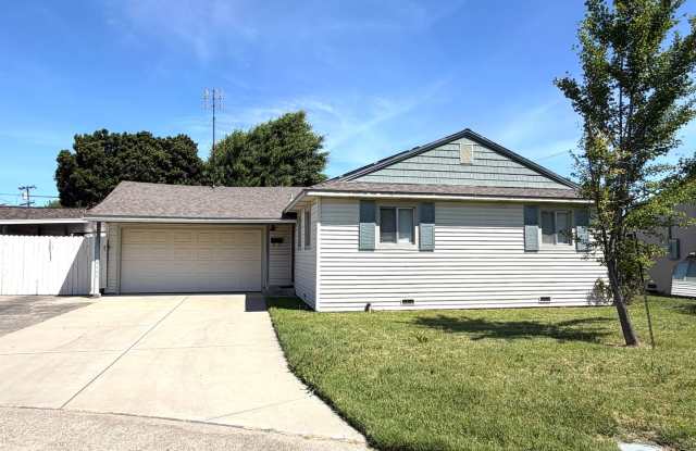 Charming 3-Bed, 1-Bath West Sacramento Home – Updated with Solar! photos photos