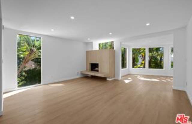 9315 Lloydcrest Drive Gallery 3