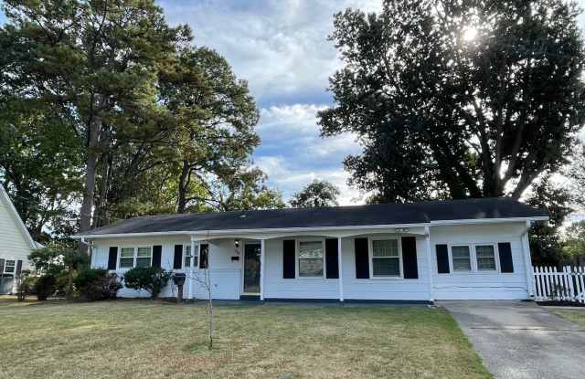 AVAILABLE NOW! 4 BEDROOM 2 BATH SINGLE FAMILY HOME IN CAROLLANE FARMS photos photos