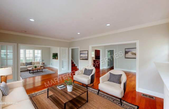 Charming 4-Bedroom Home in Wilshire Park HPOZ – Private Decks, Backyard  Garage! photos photos