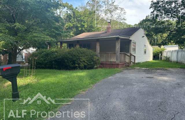 Charming 2-Bedroom Home with Bonus Sunroom, Covered Patio & Fenced Backyard photos photos Charming 2-Bedroom Home with Bonus Sunroom, Covered Patio & Fenced Backyard photos photos