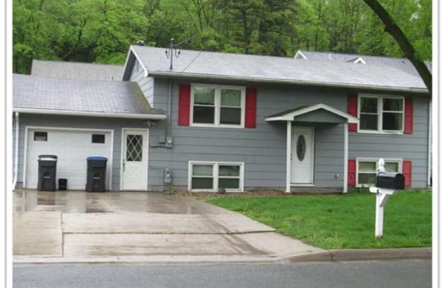 214 James Ave - 214 James Avenue, Mankato, MN 56001 214 James Ave - 214 James Avenue, Mankato, MN 56001