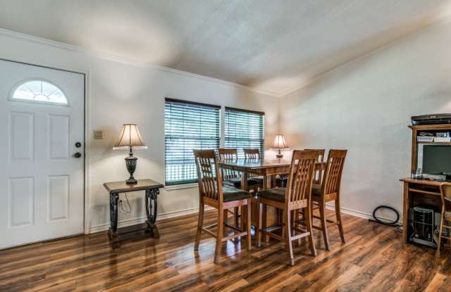 233 Esquire Estates Road Gallery 3