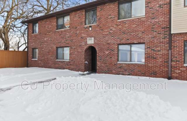 1305 Christopher Circle - 8 photos photos