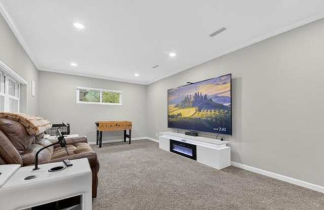 Gorgeous renovated home! Gallery 4