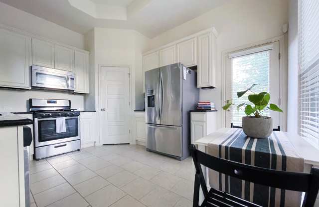 7337 Menchaca Road Gallery 4