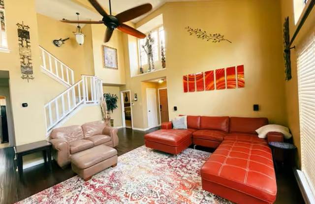 Beautifully Updated 3/2 — FULLY FURNISHED in North Austin Gallery 4